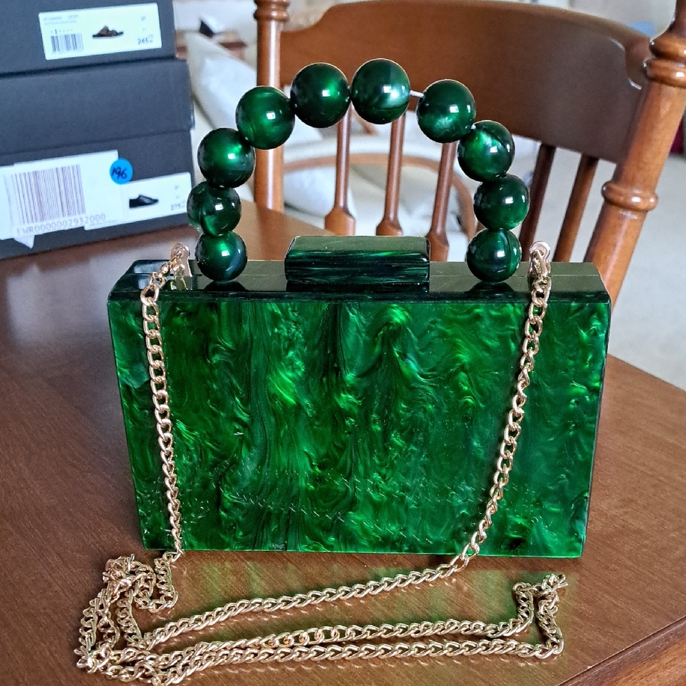 Elegant Green Handbag with Gold Chain, Acrylic with marble effect, New No Tag